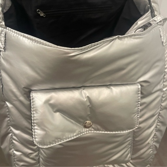 ULTIMATE SILVER SKIES PUFFER TRAVEL TOTE!! The ideal bag!!!! - Picture 5 of 11